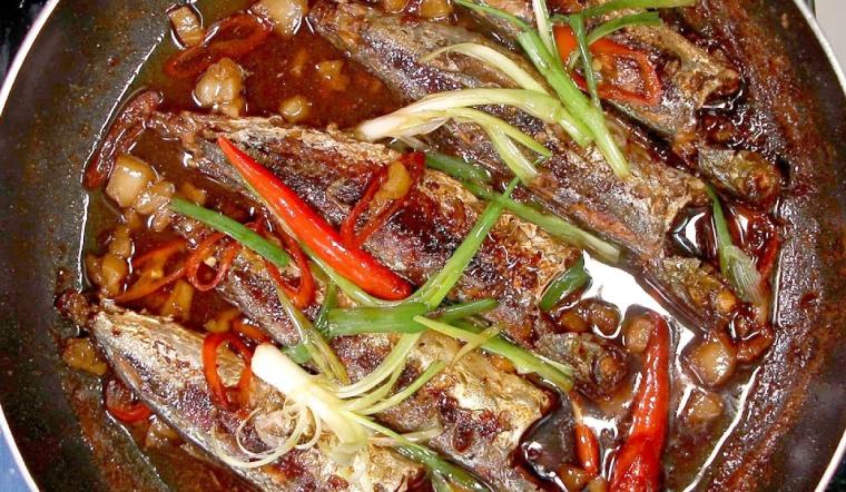 Cách nấu cá nục rim nước mắm tỏi ớt thơm nức mũi, siêu đưa cơm