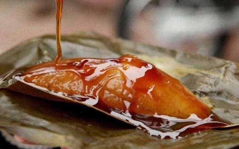 Người Tày – Nùng thường chấm bánh với mật mía để tăng vị thơm ngọt Người Tày – Nùng thường chấm bánh với mật mía để tăng vị thơm ngọt