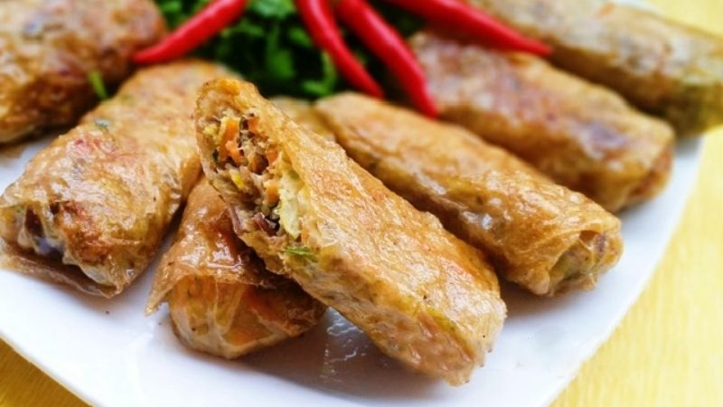 Thưởng thức nem rươi