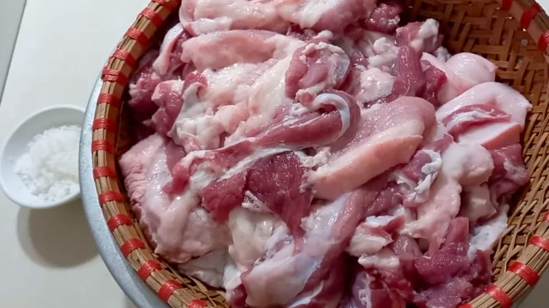 Nguyên liệu làm cách ướp thịt gói bánh chưng Nguyên liệu làm cách ướp thịt gói bánh chưng