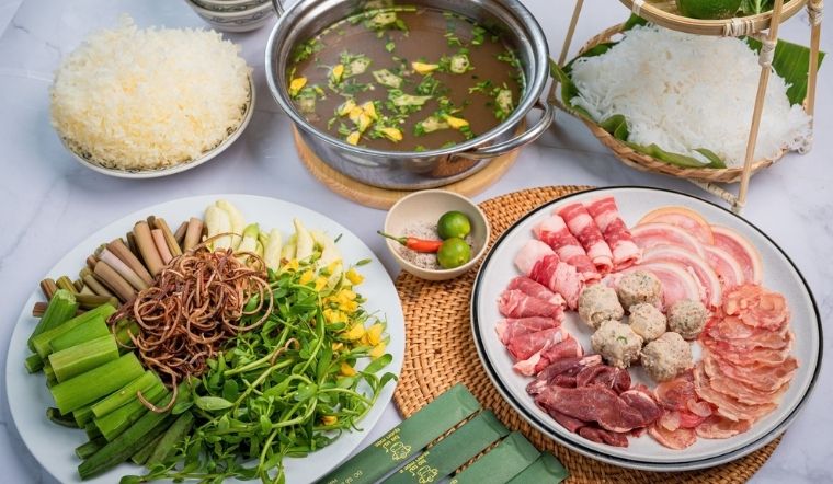 Lẩu bò ăn với rau gì? Danh sách rau hợp vị ngon nhất