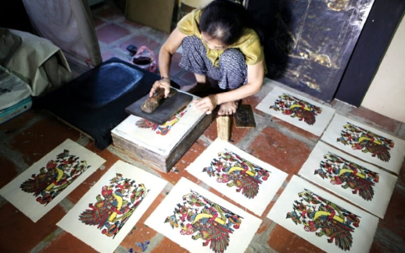 Tranh Đông Hồ có giá từ phổ thông đến vài triệu. Tranh Đông Hồ có giá từ phổ thông đến vài triệu.