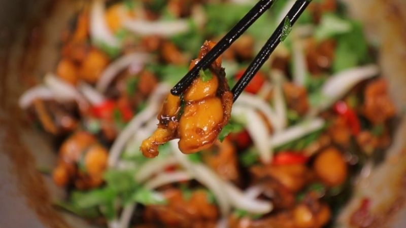 Món ếch kho rau răm