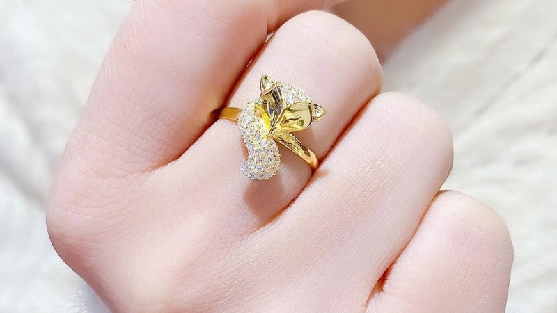 Hình ảnh đeo nhẫn hồ ly 5