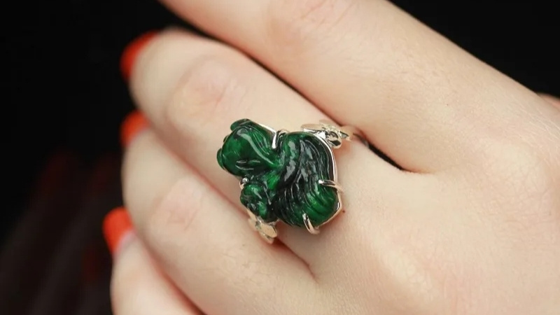 Hình ảnh đeo nhẫn hồ ly 6