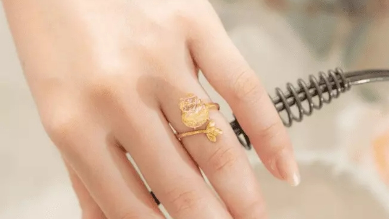 Ngón áp út là vị trí cầu tình duyên