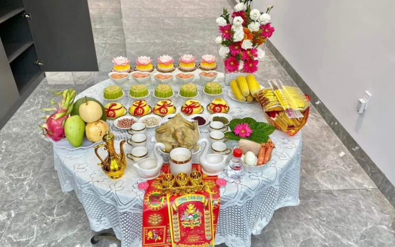 Mâm cúng tân gia gồm lễ vật đầy đủ.