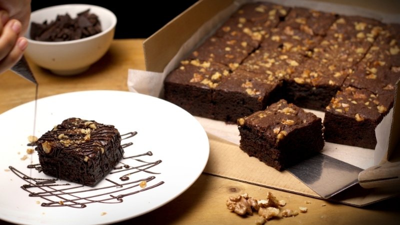 Brownie hạt óc chó cắt khối Brownie hạt óc chó cắt khối
