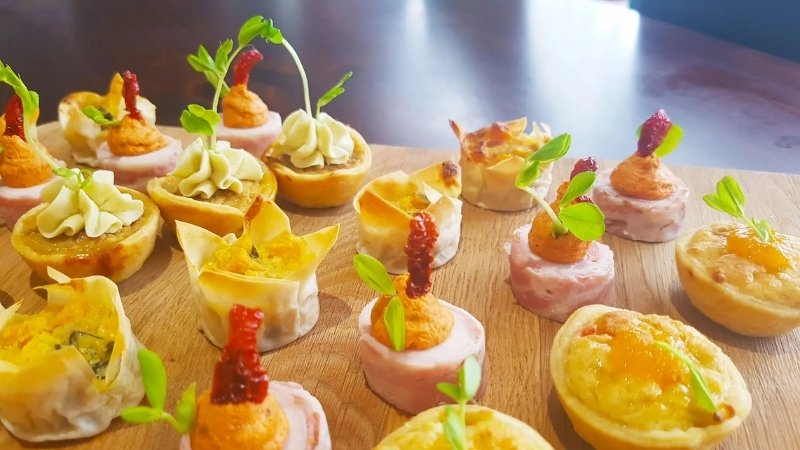 Canapé là món khai vị nhỏ gọn, tinh xảo Canapé là món khai vị nhỏ gọn, tinh xảo