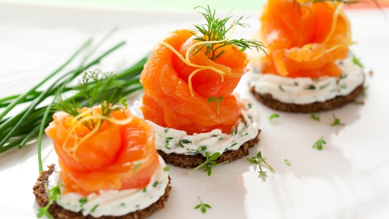 Canapé cá hồi xông khói Canapé cá hồi xông khói