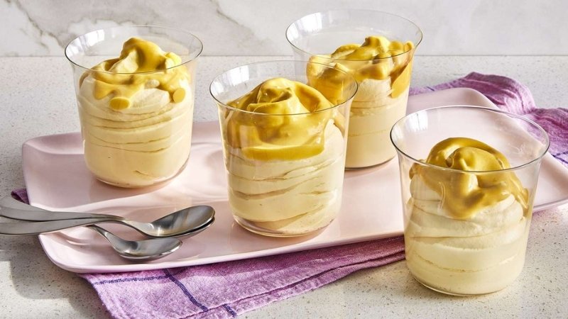 Mousse chanh dây trong ly shot Mousse chanh dây trong ly shot