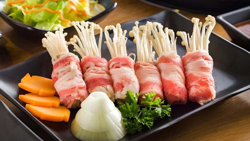 Ba chỉ heo cuộn nấm kim châm Ba chỉ heo cuộn nấm kim châm