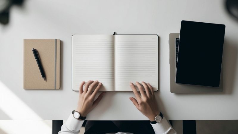 Sổ tay và bút ký khắc tên Sổ tay và bút ký khắc tên