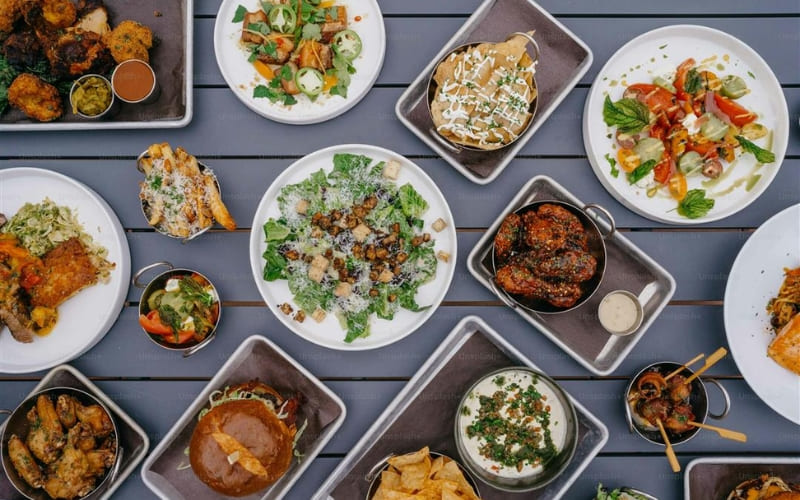 Người không biết nấu có thể mang đồ ăn sẵn. Người không biết nấu có thể mang đồ ăn sẵn.