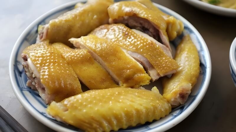 Tại sao gà luộc hâm lại thường bị khô và mùi hôi?