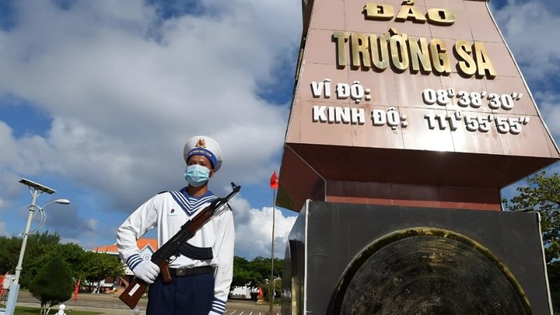 Bộ đội duy trì kỷ luật và sẵn sàng.