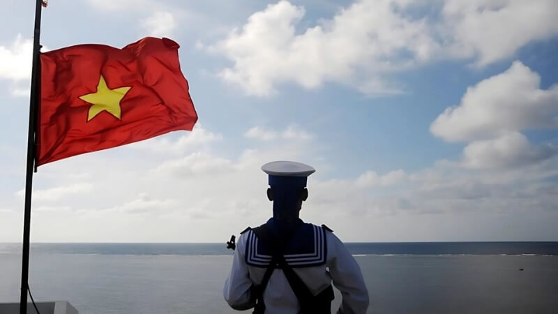 Chiến sĩ thực hiện nhiệm vụ giám sát biển đảo.