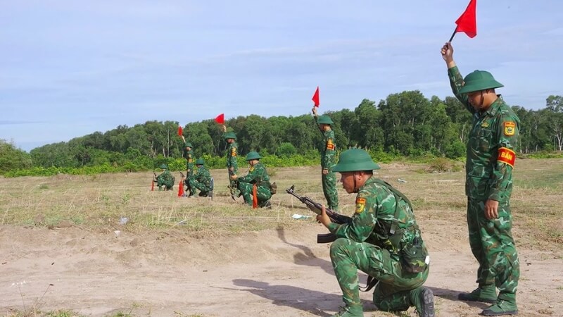 Khoảnh khắc luyện tập đầy nhiệt huyết của chiến sĩ.