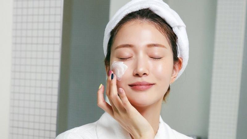 Làm sạch và cấp ẩm cho da