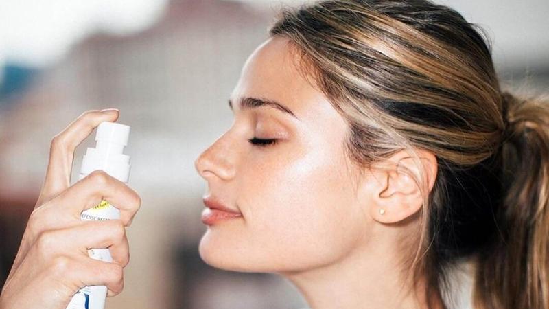 Dặm lại kem chống nắng khi trang điểm