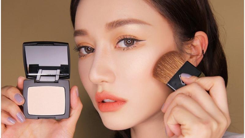 Cách dặm lại lớp trang điểm cho da dầu