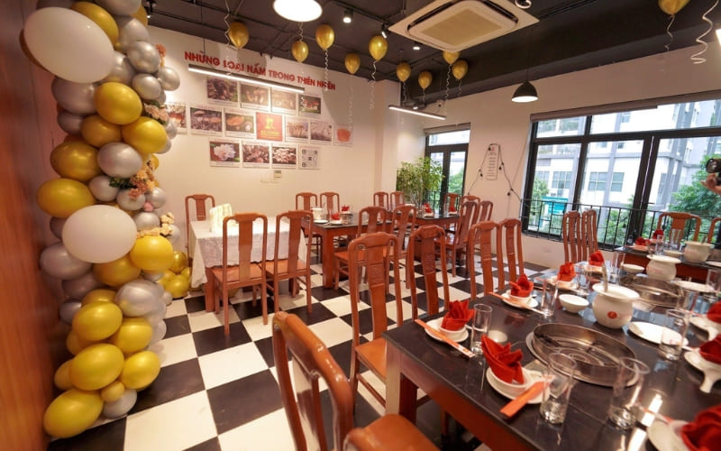 Lẩu Nấm Gia Khánh chuyên các món nấm đa dạng.