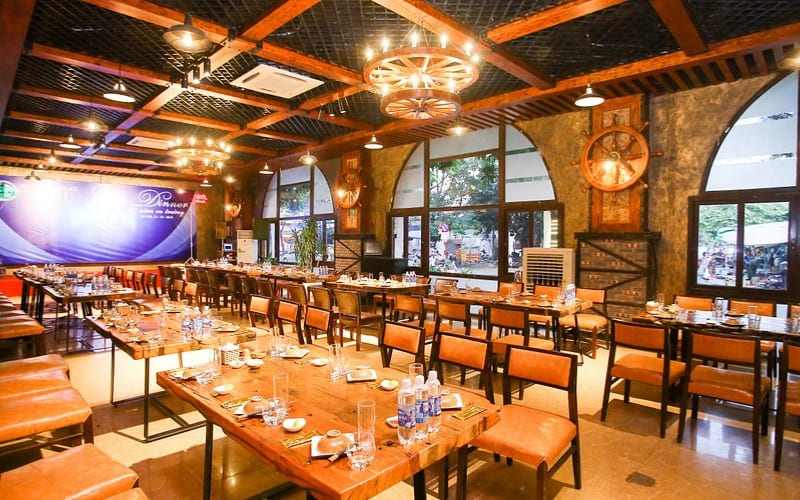 Lã Vọng mang đến hải sản tươi sống phong cách Hoàng gia.