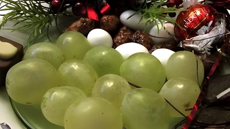 Ăn nho giao thừa Tết Dương có thật sự mang lại may mắn không?