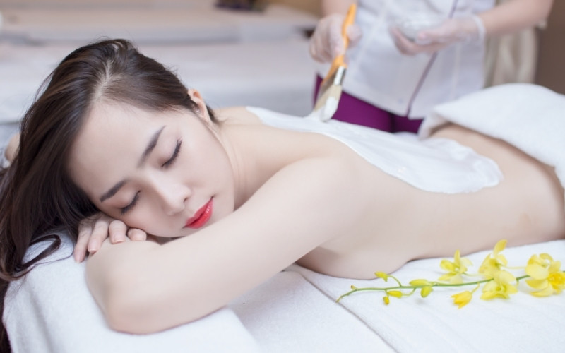 Tắm trắng giúp làm sáng da, đều màu và mịn màng