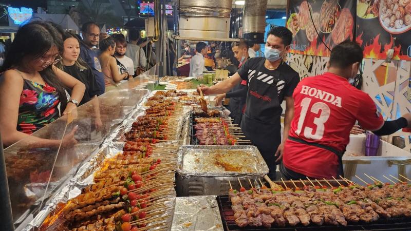 Gợi ý địa điểm "săn" món ăn vặt hot trend 2025