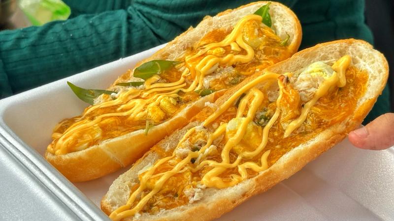 Bánh Mì Gạch Cua