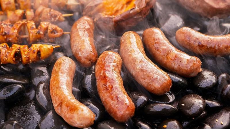 Lạp Xưởng Nướng Đá