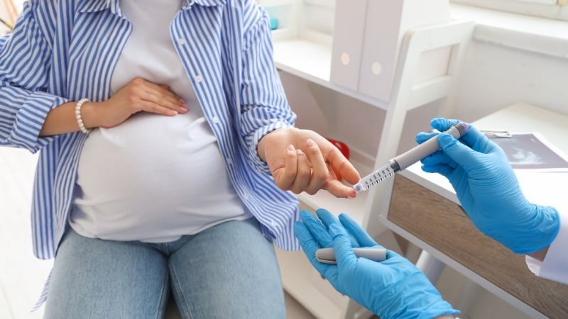 Các nguyên nhân phổ biến gây dư ối gồm tiểu đường thai kỳ, bất thường ở thai nhi,...