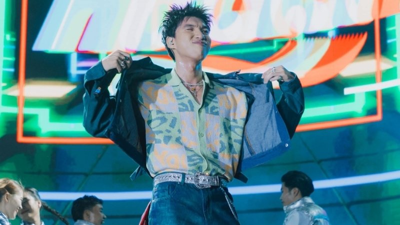 Bạn có thể theo dõi fanpage chính thức của nghệ sĩ để cập nhật thông tin