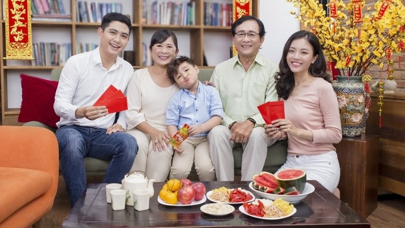 Ưu tiên trang phục có màu sắc tươi sáng