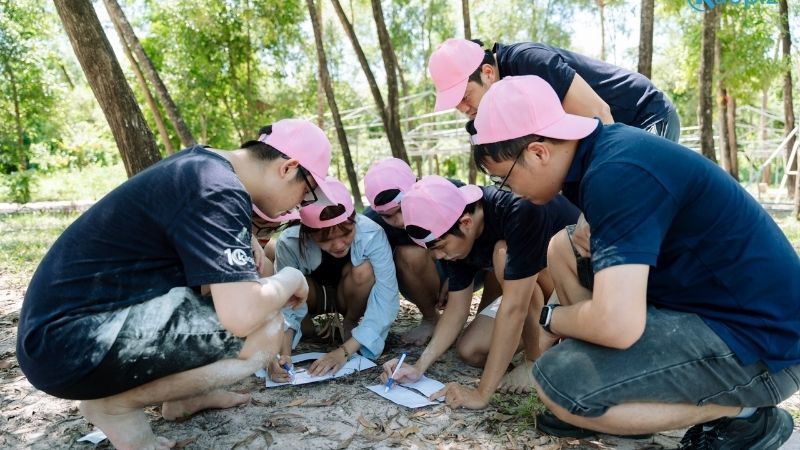 Top 10 trò chơi giải mật mã team building ngoài trời