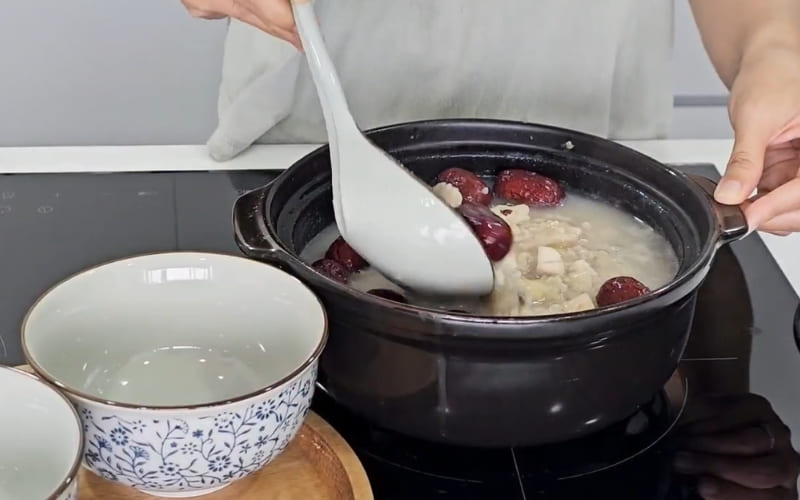 Cháo chín mềm, hương thơm tự nhiên hấp dẫn.