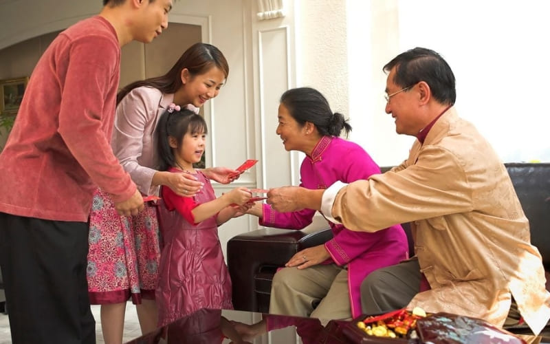 Việc dạy bé sớm giúp hình thành lễ phép tự nhiên