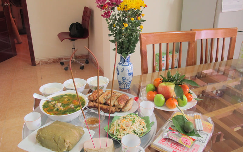 Cúng đầu năm tại gia: Ưu điểm và cách thực hiện truyền thống