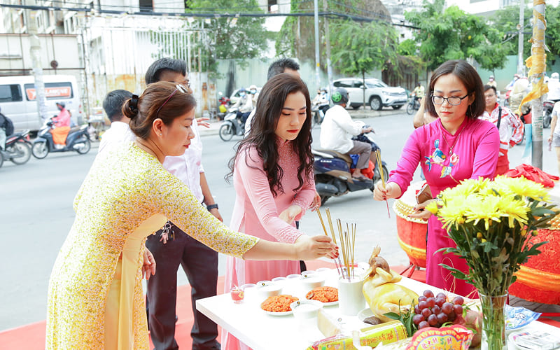 Các ngày giờ hoàng đạo tốt nhất để cúng đầu năm 2026 (theo lịch âm)