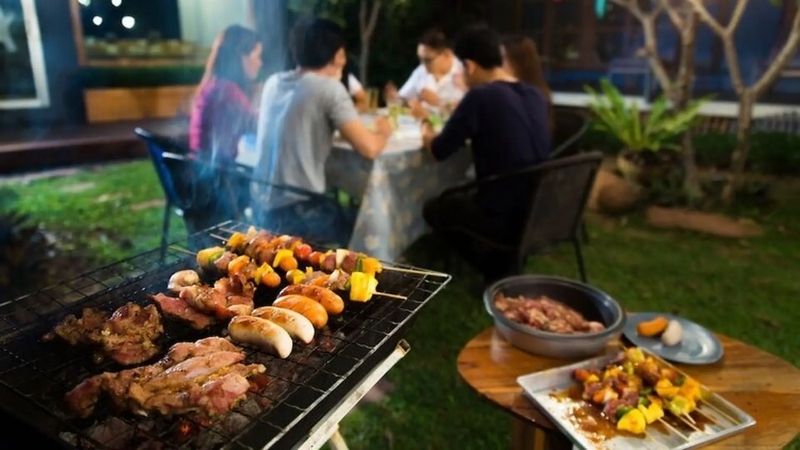 Tổ chức tiệc BBQ cùng gia đình ngoài trời