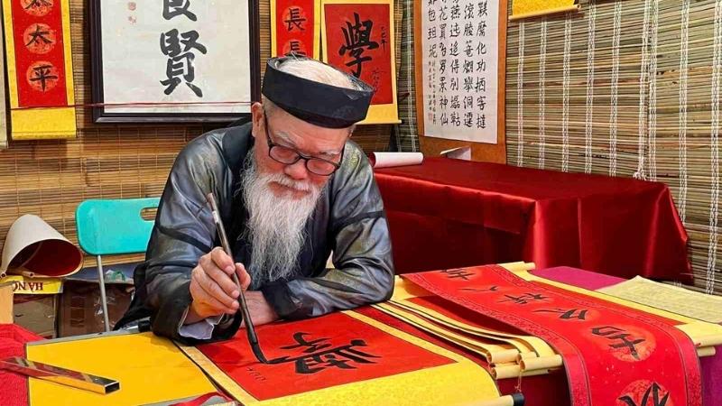 Xin chữ ông đồ cầu mong may mắn, tài lộc