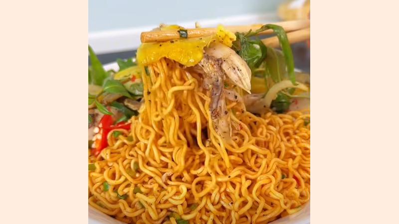 Món mì trộn gà xé thơm ngon