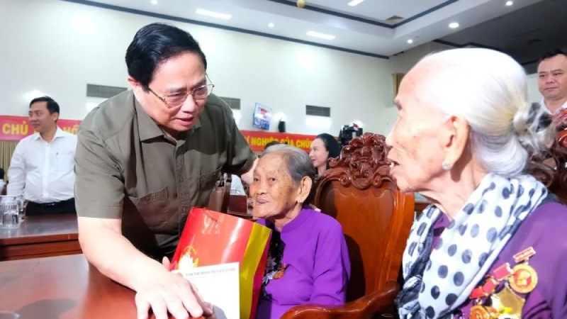 Đối tượng nào được nhận quà Tết 400.000 đồng? Đối tượng nào được nhận quà Tết 400.000 đồng?