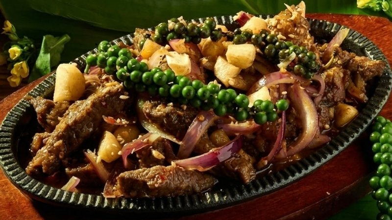Món bò cháy tỏi sốt tiêu xanh