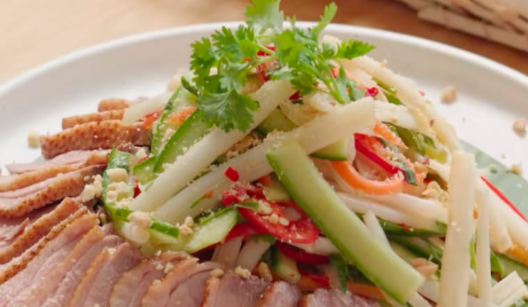 Cách làm nộm vịt ngó sen giòn ngon, chua ngọt thanh mát giải nhiệt ngày hè