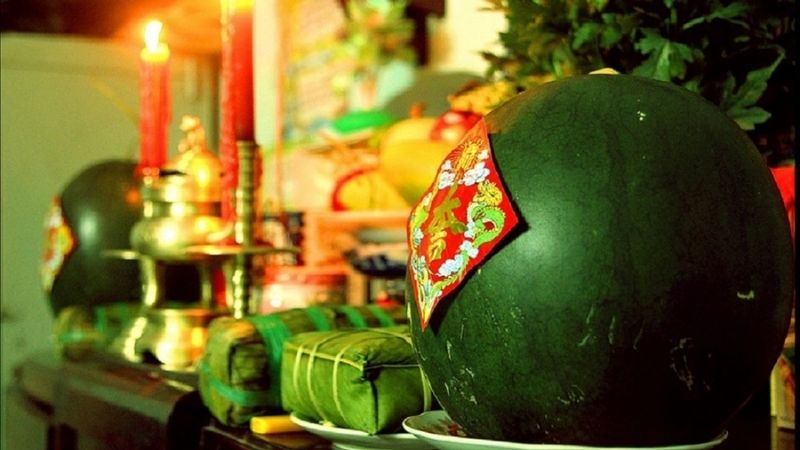 Việc cúng mùng 2 Tết mang ý nghĩa duy trì sợi dây liên kết tâm linh, thể hiện lòng hiếu kính