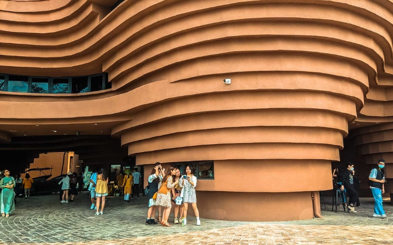 Bảo tàng gốm Bát Tràng sở hữu nhiều góc check in nghệ thuật.