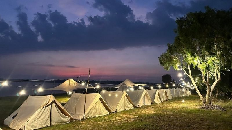 Thời điểm lý tưởng nhất để đi cắm trại Hồ Dầu Tiếng là từ tháng 12 đến tháng 4 năm sau