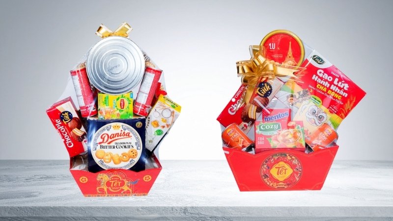 Giỏ quà Tết Bách hóa XANH thường gồm bánh kẹo, trà, cà phê, snack, hạt dinh dưỡng